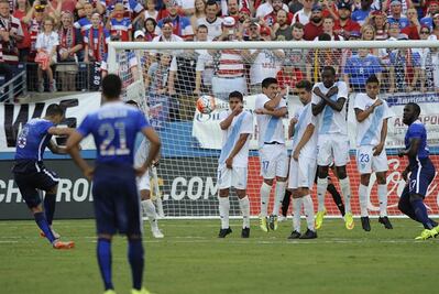 Estados Unidos golea 4-0 a Guatemala