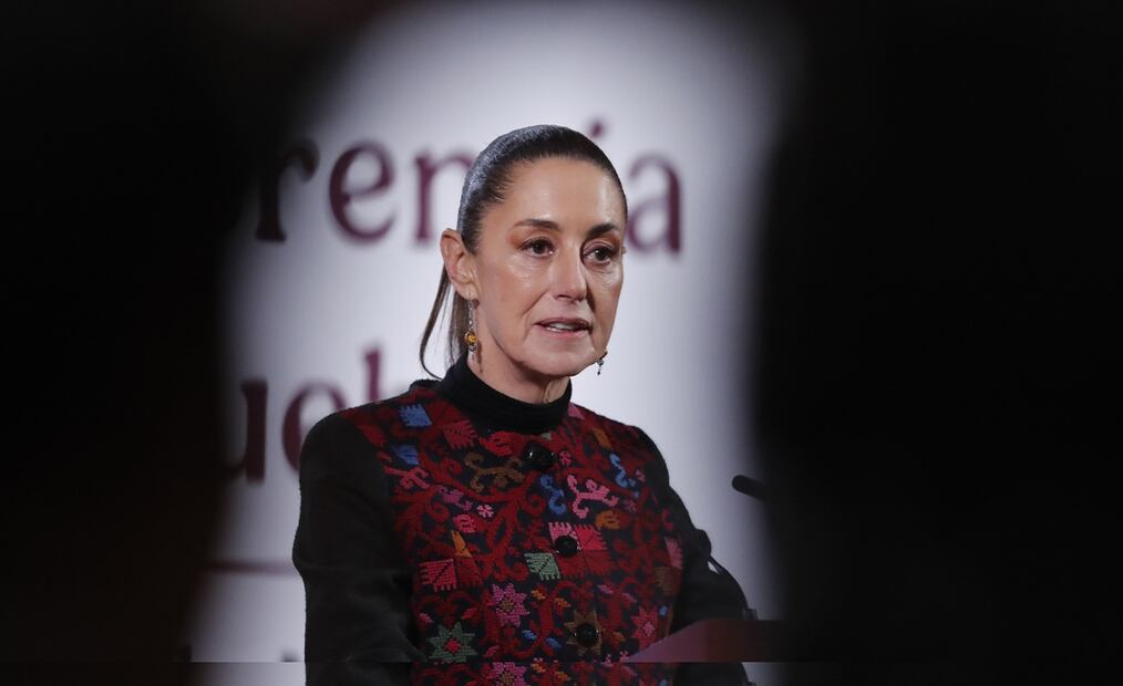 “Es la cosa más absurda que hemos escuchado”, dijo Sheinbaum ante señalamientos de la oposición sobre dichos que la 4T quiere quedarse con el dinero del Infonavit. Foto: EFE