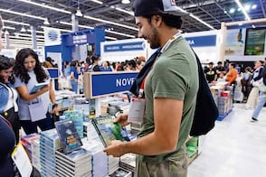 Grandeza, el nuevo libro de AMLO; muchos ejemplares, pocas ventas