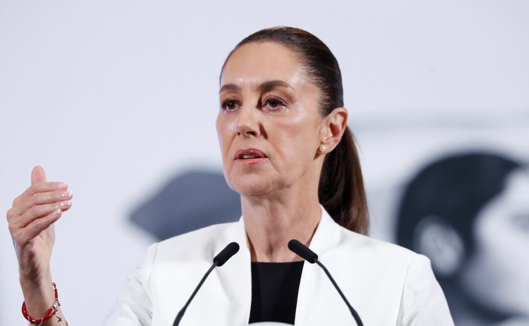 La presidenta de México, Claudia Sheinbaum, habla durante una rueda de prensa este jueves, en Palacio Nacional. Foto: EFE/Mario Guzmán
