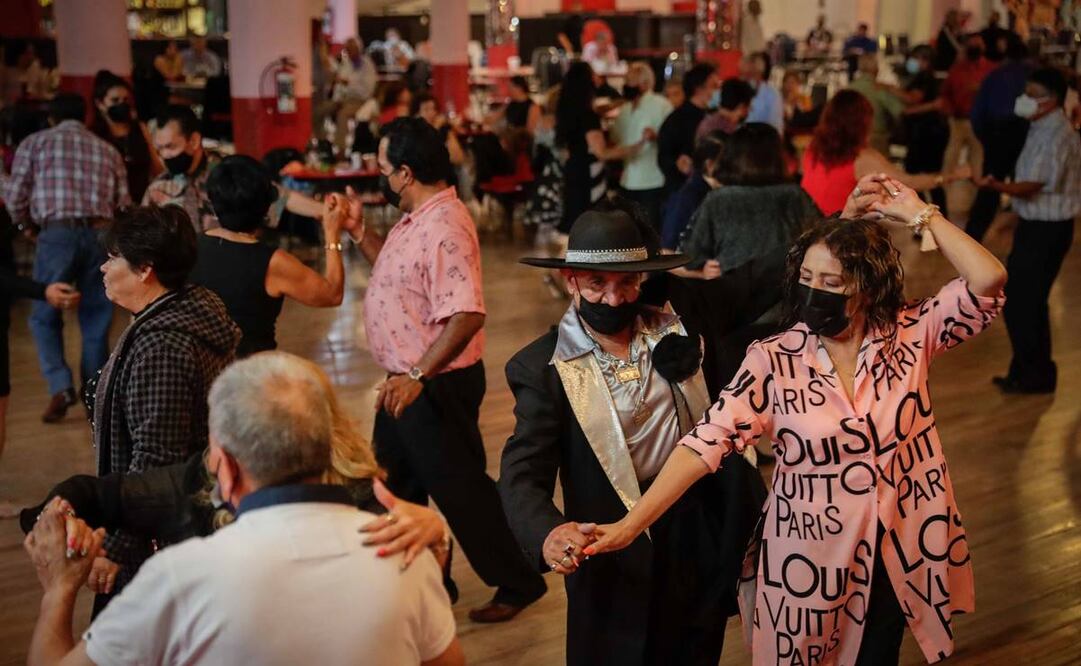 David Romero, de 73 años, es cliente del Salón Los Ángeles desde hace 45 años. Fotos: Diego Simón/EL UNIVERSAL