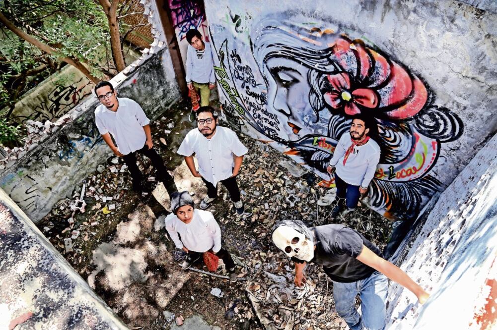 Algunos de los integrantes de la agrupación musical son estudiantes universitarios, otros se dedican a diversas actividades y se preparan para que la gente los siga y encuentre en ellos una nueva propuesta por la letra y música de sus canciones (Cortesía)