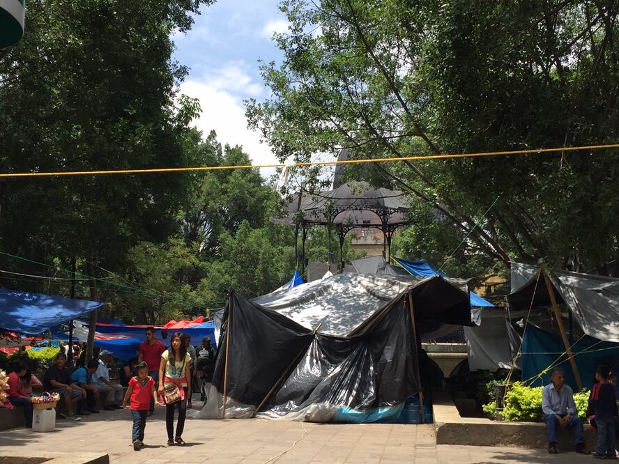 Plantón de maestros en el Zócalo oaxaqueño (Ismael García/ EL UNIVERSAL)