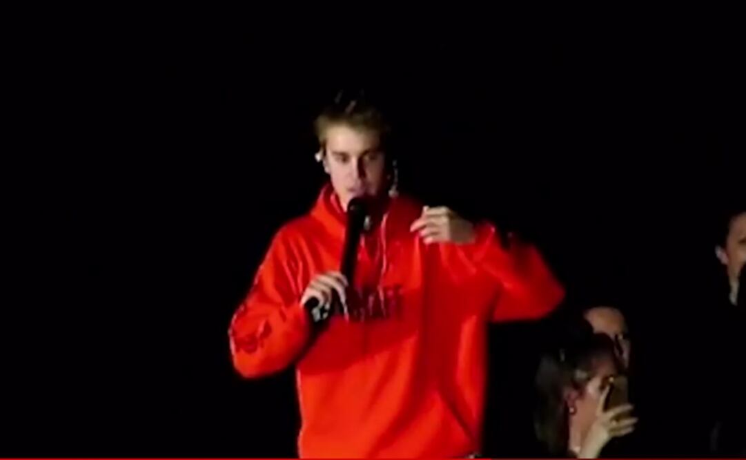 "No creo que sea necesario que ustedes griten mientras yo trato de decirles algo", les dijo a sus fans  Foto: Tomada de video