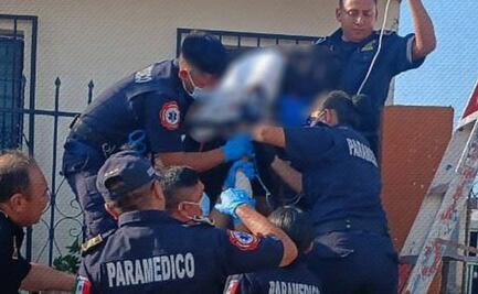 Mujer resulta con graves heridas tras caer sobre una reja en Mérida; la reportan grave