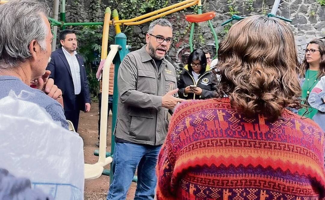 El alcalde Fernando Mercado también se reunió con vecinos de la colonia La Malinche. Foto: Especial