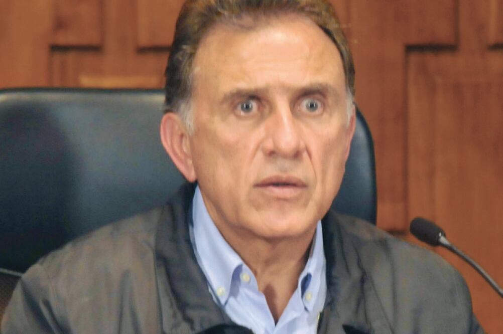 Situación. Desde septiembre de 2017 hasta marzo del 2018, el gobierno de Miguel Ángel Yunes retuvo una parte del salario de los empleados (ARCHIVO EL UNIVERSAL)