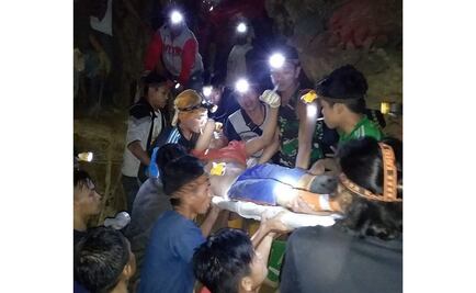 Al menos un muerto y 60 desaparecidos deja colapso de mina en Indonesia