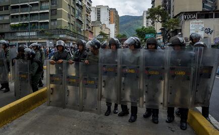 Acusan a policía de matar a mujer durante saqueo en Venezuela