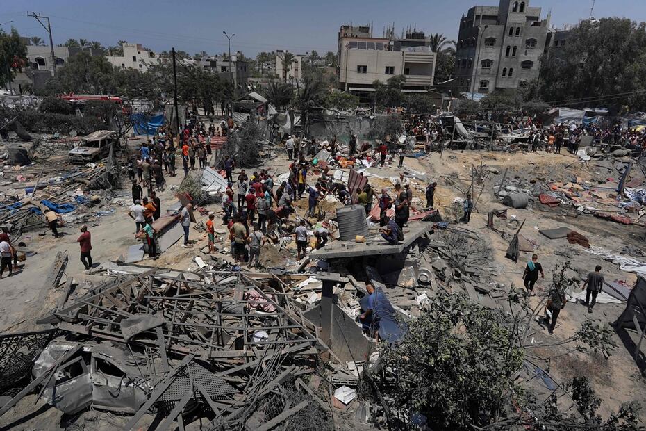 Bombardeo israelí contra la zona humanitaria de Mawasi deja al menos 90 personas muertas. Foto: AFP