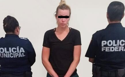 Detienen a mujer estadounidense por asalto a transporte público en Puebla