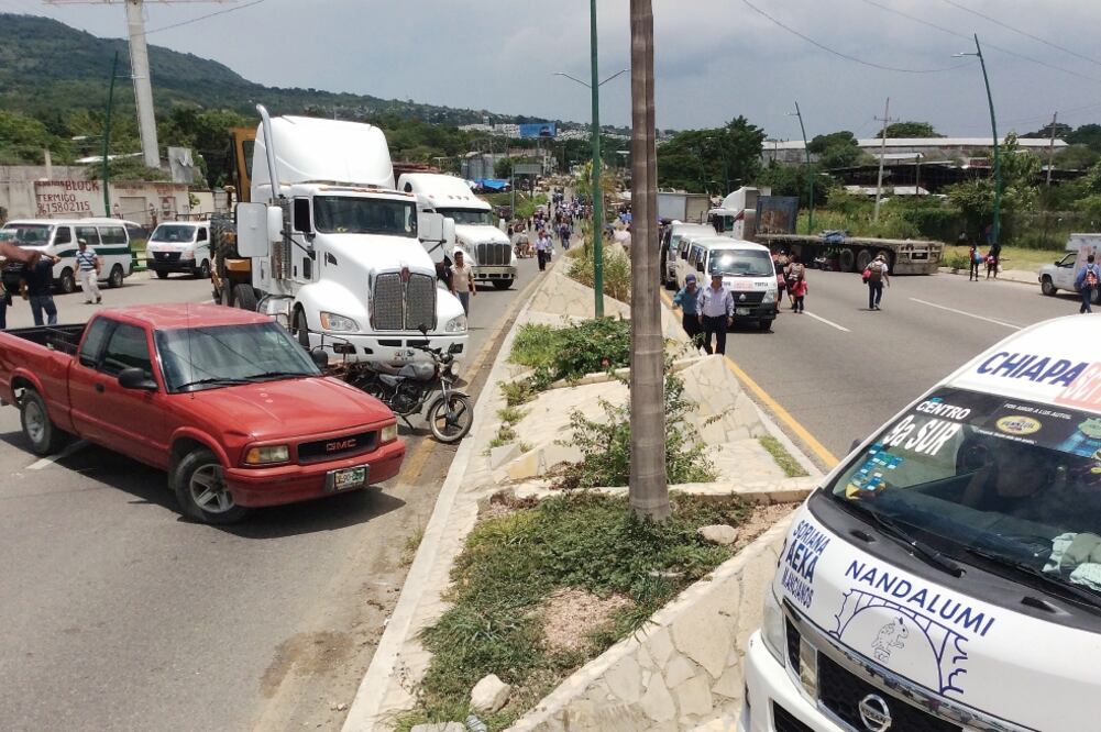 La Asociación Mexicana de la Industria Automotriz dijo que las ventas de autos nuevos en Oaxaca, Chiapas y Michoacán han caído 20% por los bloqueos (ÓSCAR LEÓN. EL UNIVERSAL)