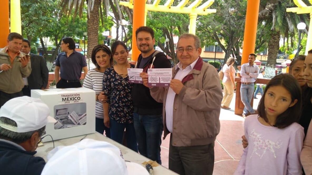 Diputados de Morena participan en la consulta sobre el NAIM (Foto: Dinorath Mota / EL UNIVERSAL)