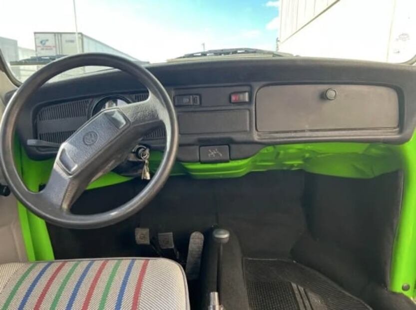 Este Vocho taxi está casi nuevo y a la venta