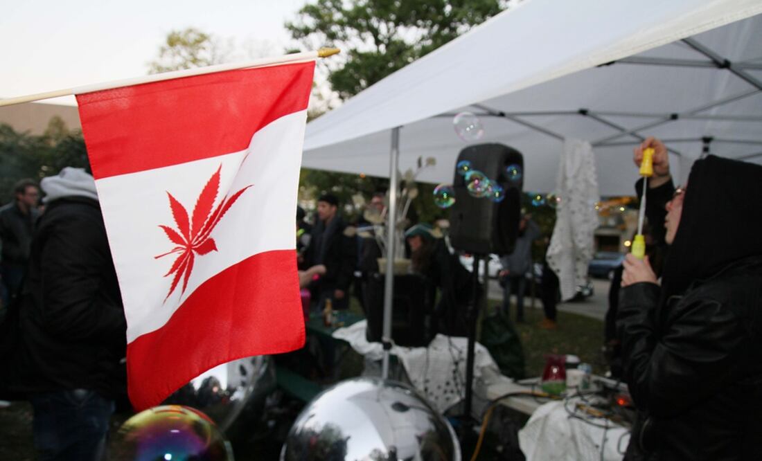 En el país hay 4.9 millones de fumadores de cannabis y el marcado potencial es de 5.4 millones de canadienses. (Foto: EFE)