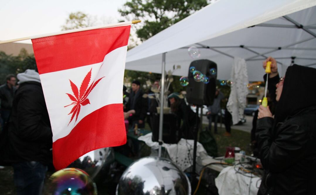 En el país hay 4.9 millones de fumadores de cannabis y el marcado potencial es de 5.4 millones de canadienses. (Foto: EFE)