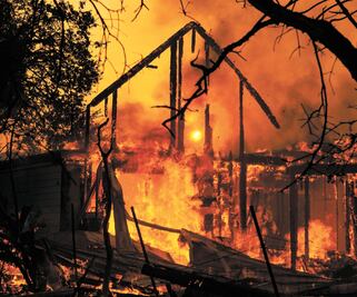 California no logra controlar el fuego