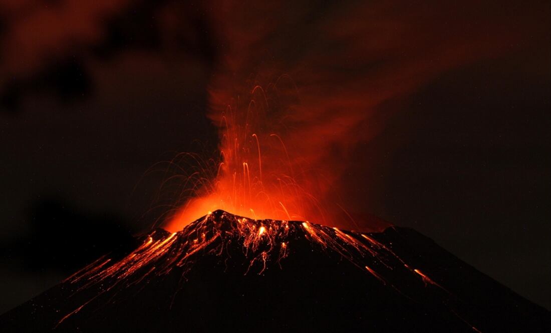 The Popocatépetl volcano on the morning of July 4, 2013 as seen from the village of Xalitzintla, in the Mexican state of Puebla - Photo: Francisco Guasco/EFE
