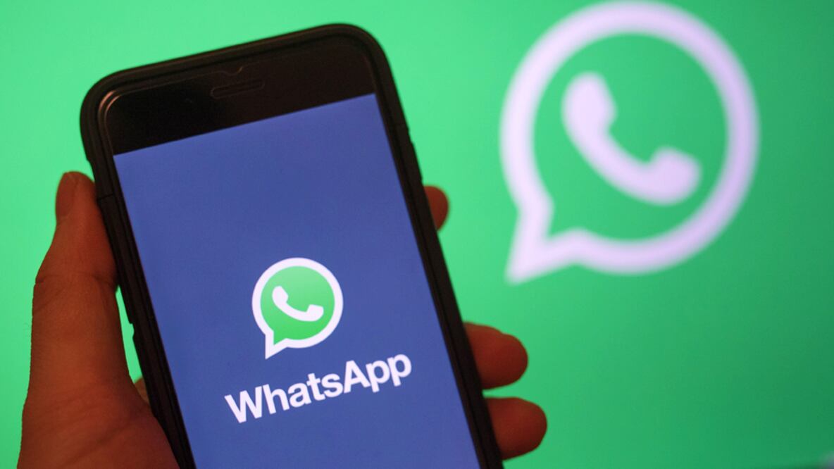 Whatsapp reveló el lunes que piratas informáticos consiguieron instalar un software con un sistema de vigilancia remota en algunos teléfonos celulares.