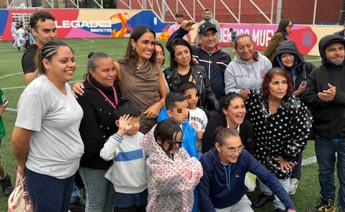 Alcaldía Cuauhtémoc rehabilita cancha de Futbol en Tlatelolco; recuperación de espacios públicos continuará: Alessandra Rojo de la Vega