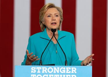 Trump tiene un doble discurso ante México: Hillary Clinton