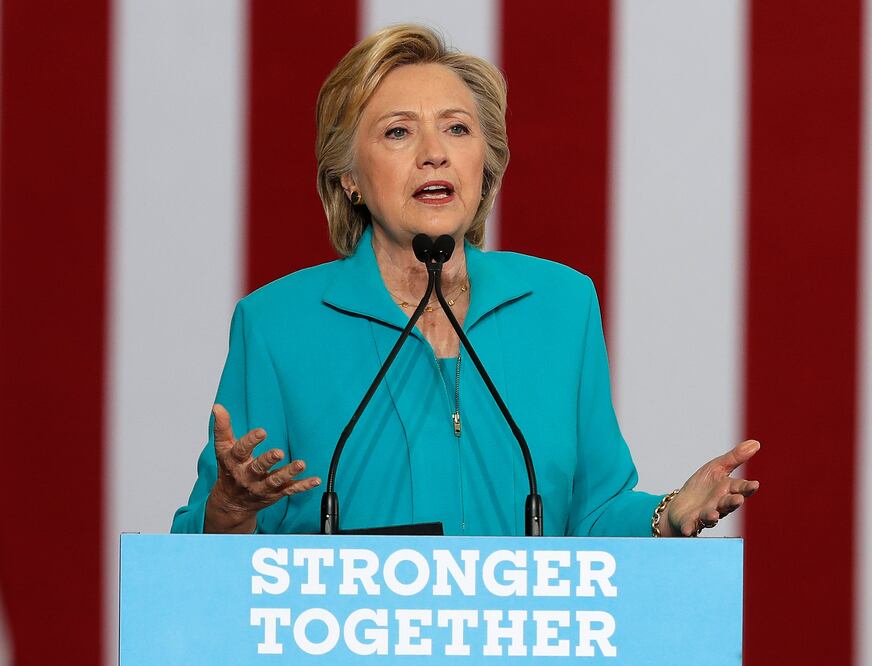 Hillary Clinton ha sido critica con relación a la retórica racista de Donald Trump. (AP)