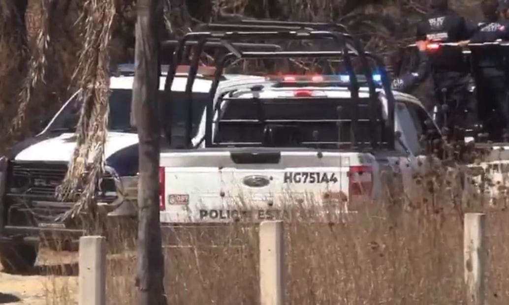 Sujetos armados ingresan a un lote de vehículos usados y roban tres unidades, lo que desató una persecución sobre la carretera Tula-Tepeji del Río en Hidalgo. Foto: Especial.