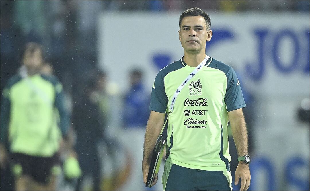 Rafael Márquez en su etapa como auxiliar de Javier Aguirre. FOTO: IMAGO7