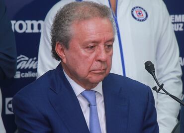 Víctor Garcés corre a Carlos Hurtado de Cruz Azul