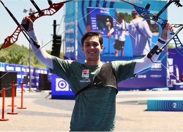 Matías Grande conquistan medalla de oro en la Copa del Mundo de Tiro con Arco en España; así celebró la presea