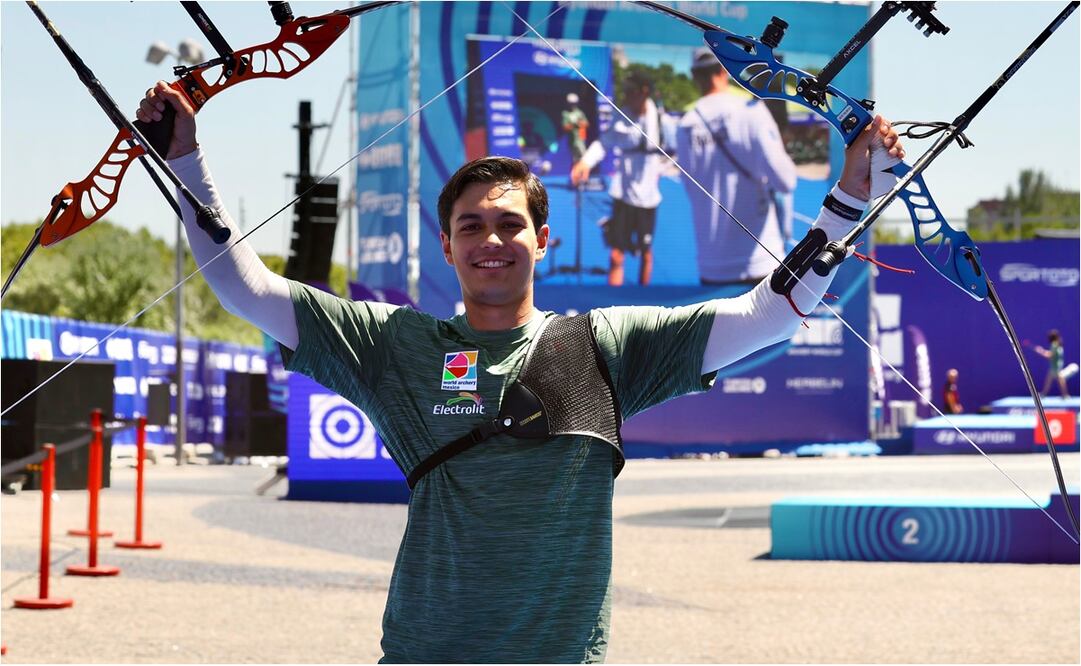FOTO: ESPECIAL - Matías Grande conquistan medalla de oro en la Copa del Mundo de Tiro con Arco en España; así celebró la presea