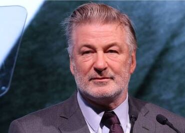 Alec Baldwin estaba "al teléfono" durante el entrenamiento de armas de fuego de la película "Rust"