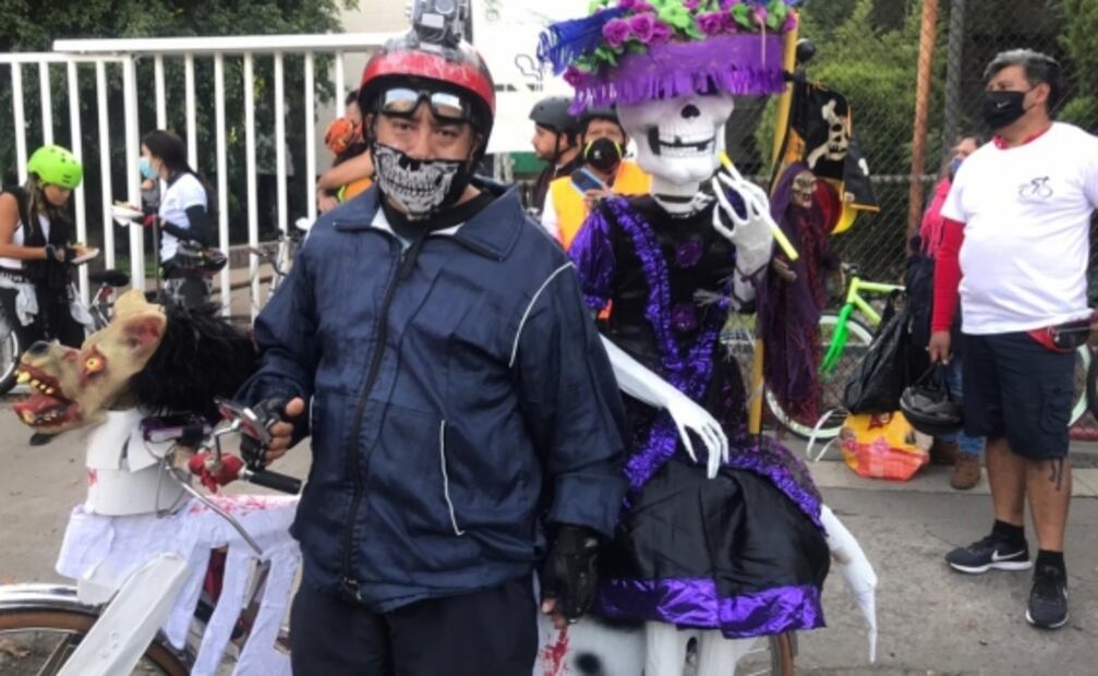 Colocan moño negro en Semovi Edomex por muerte de ciclistas atropellados por conductor ebrio 