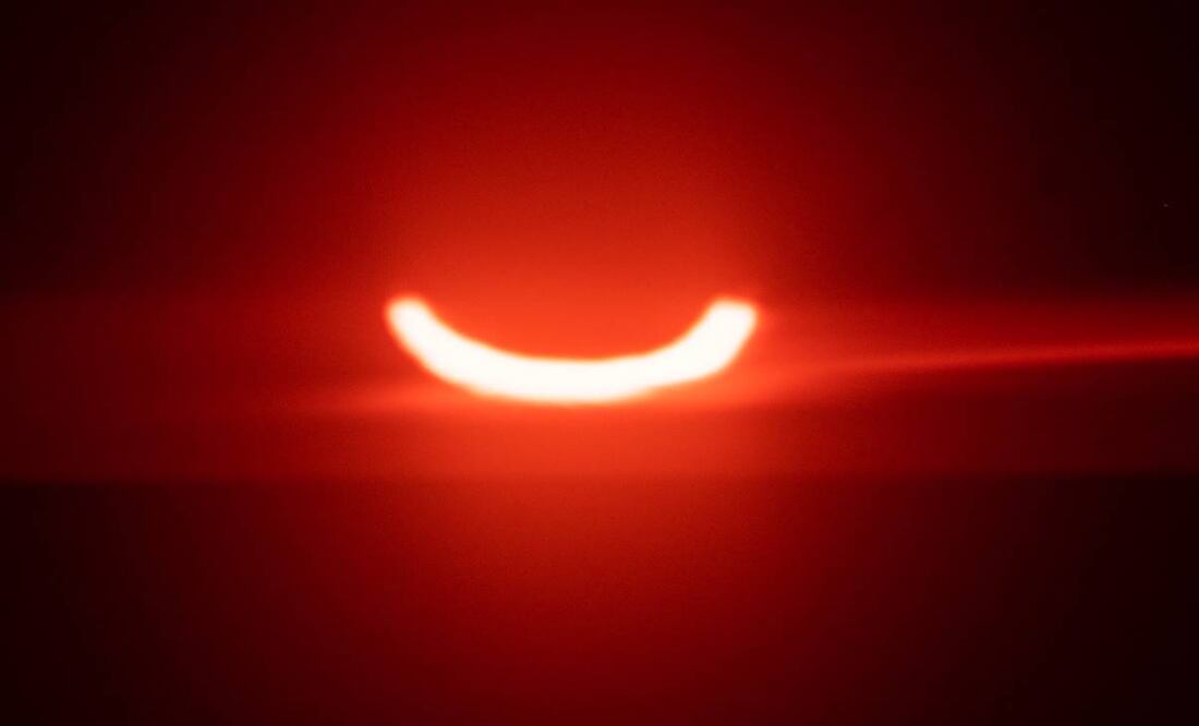 Así se ve la sonrisa o anillo de fuego del eclipse solar anular 2021. Foto: AFP