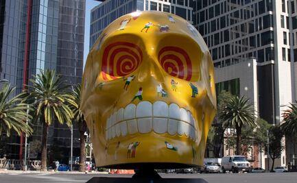 Instalan Mexicráneos en Reforma