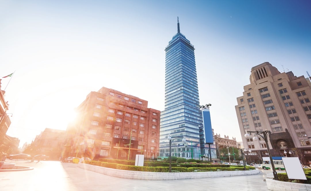 La Torre Latinoamericana tiene una altura de 181.33 metros incluyendo su antena. Foto: Istock