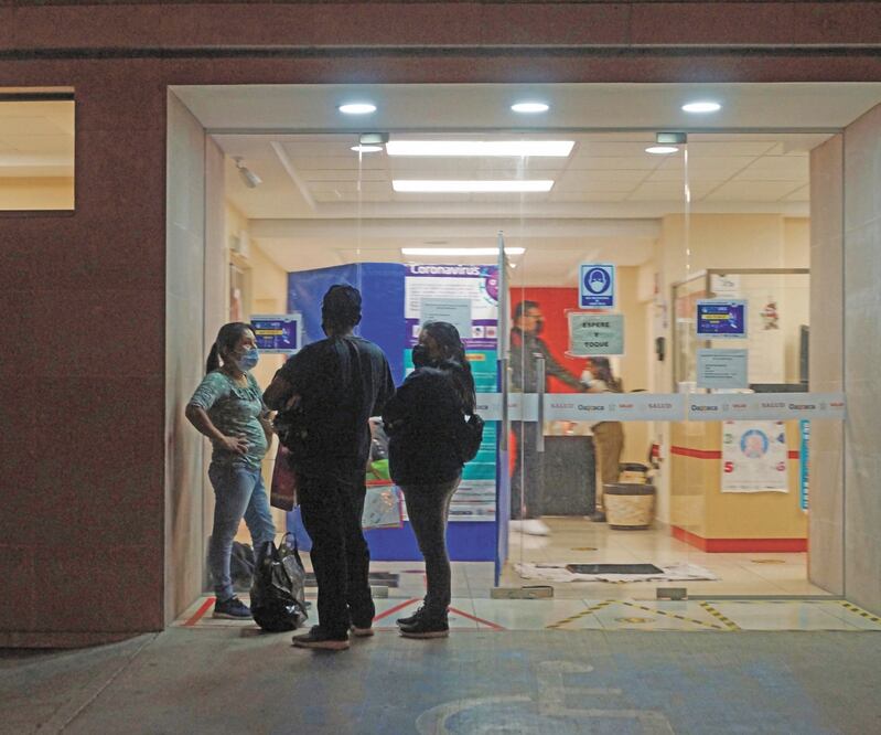 Al verse rebasado el sector Salud, los mexicanos han tenido que ir a hospitales privados. Foto: ARCHIVO EL UNIVERSAL