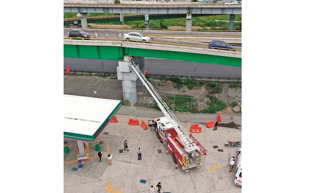Se cerró la circulación para evaluar los daños en el puente. Foto: ESPECIAL