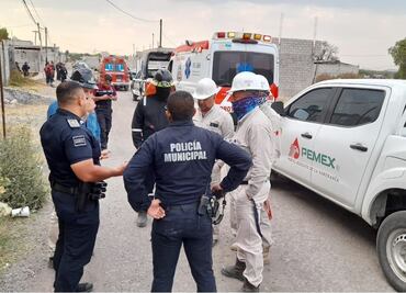 Localizan toma clandestina de combustible de Pemex tras caída de dos personas a un pozo en Acolman