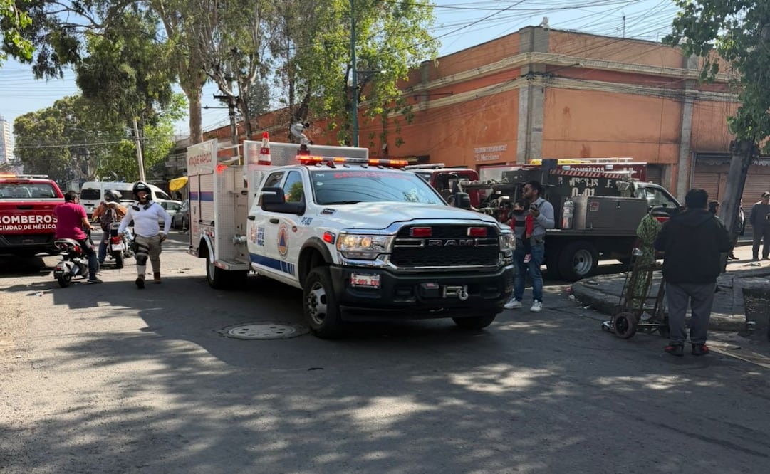 Bomberos controlan incendio en colonia Morelos. Foto: Especial