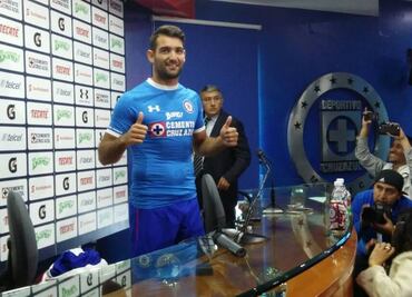 Martín Cauteruccio fue presentado con Cruz Azul