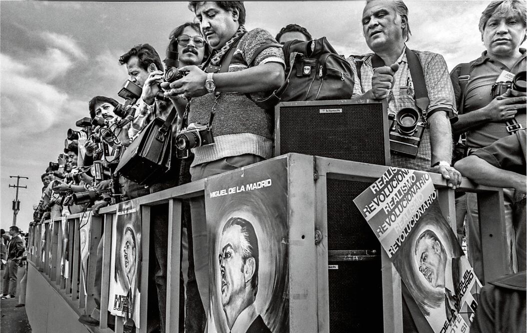 El artista visual Pedro Meyer retrató el inicio de una campaña presidencial caracterizada por la ausencia de competencia electoral Foto: Especial