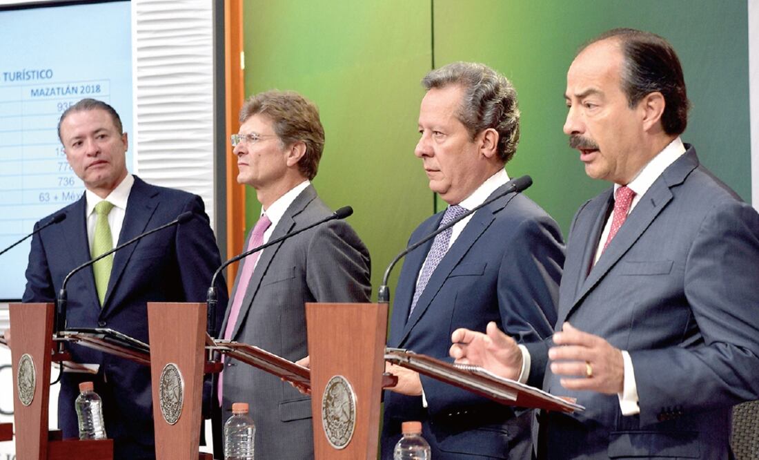 Quirino Ordaz, gobernador de Sinaloa; Enrique de la Madrid, de Sectur; Eduardo Sánchez, vocero de Presidencia, y Héctor Flores, del CPTM (CORTESÍA)