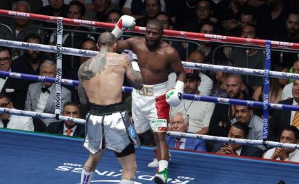 Floyd Mayweather Jr corrió al referí de su pelea ante John Gotti III