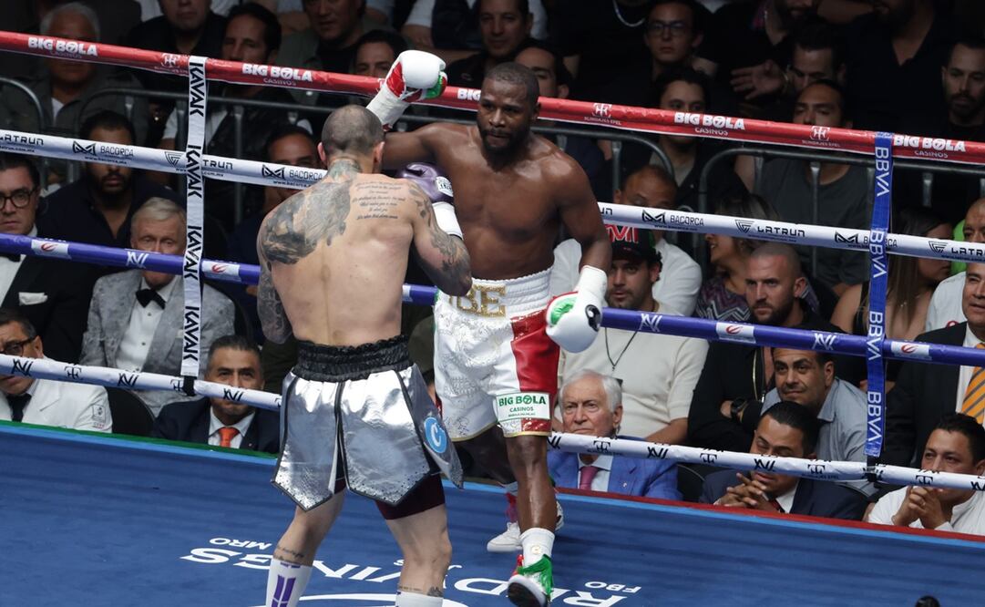 Floyd Mayweather Jr corrió al referí de su pelea ante John Gotti III FOTO: CARLOS MEJÍA - EL UNIVERSAL