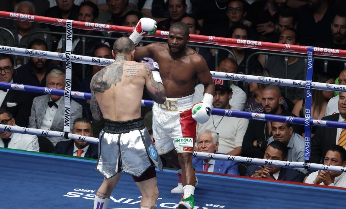 Floyd Mayweather Jr corrió al referí de su pelea ante John Gotti III FOTO: CARLOS MEJÍA - EL UNIVERSAL