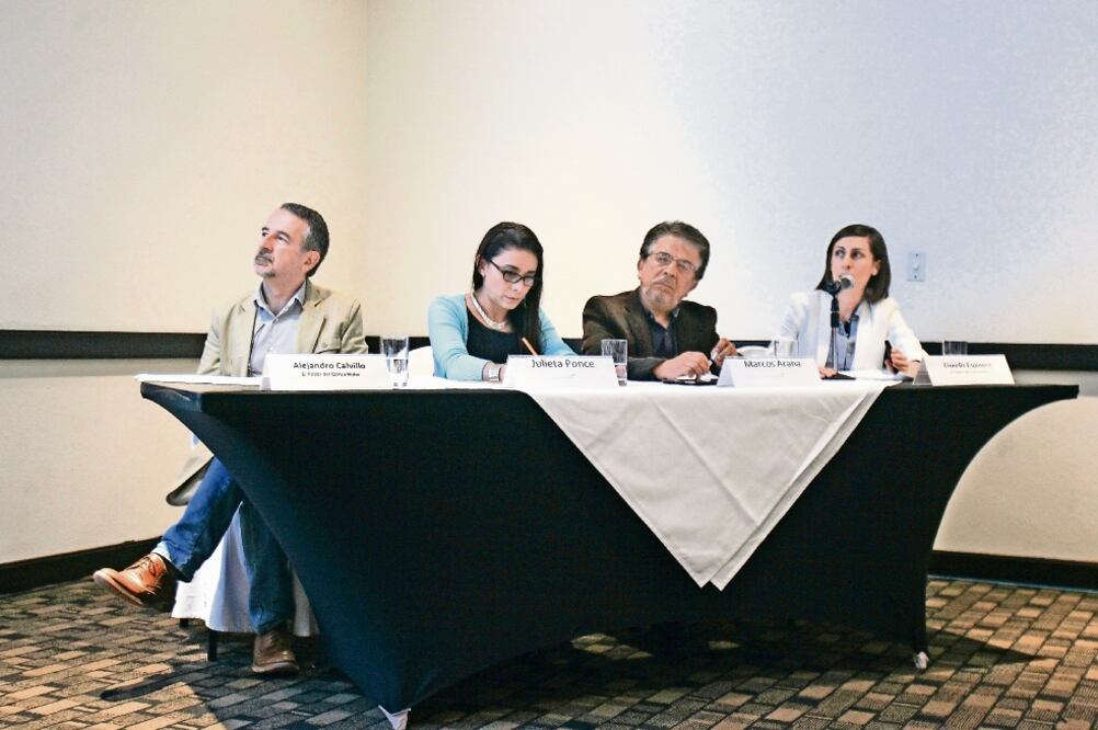 Durante una conferencia, la organización civil El Poder del Consumidor lanzó Semáforo Nutrimental, aplicación móvil que busca concientizar a la gente sobra la carga calórica que contienen los alimentos y bebidas (ALEJANDRO ACOSTA. EL UNIVERSAL)