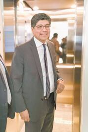 Legisladores de Ecuador salen asilados a México