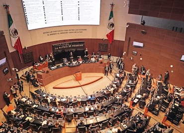 Aprueba Senado nueva ley para que ningún funcionario gane más que AMLO