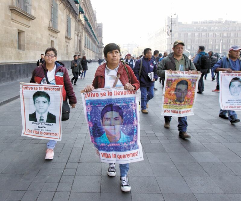 Los familiares de los 43 estudiantes de la Escuela Normal Rural de Ayotzinapa Raúl Isidro Burgos reiteraron que el Presidente y su equipo siguen mostrando la intención de obtener resultados positivos en el caso. Foto/GERMÁN ESPINOSA. EL UNIVERSAL